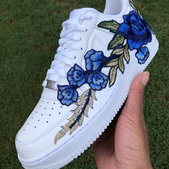 Blue Rose - Picture 2 of 5